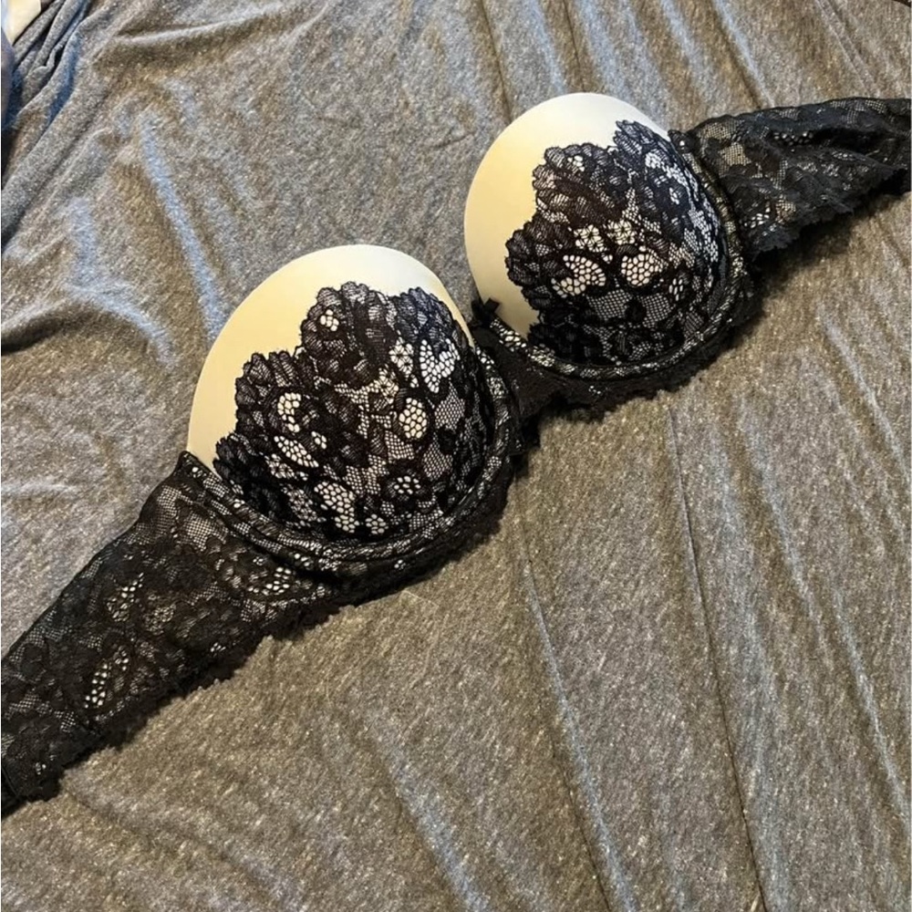 VICTORIA SECRET BRA 32DD